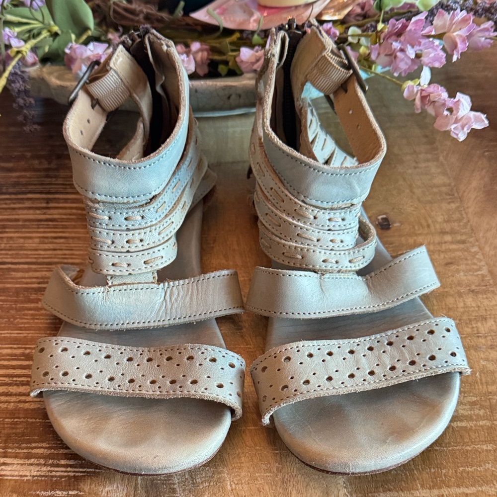 Bed Stu Artemis Light Blue Sandals Size 7 in Good Condition